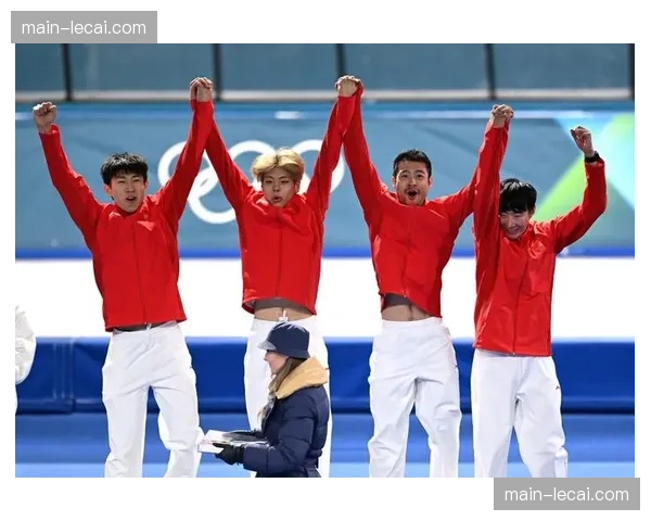 中国速度滑冰男子团体追逐铜牌 团队配合战术实现弱势项目突破